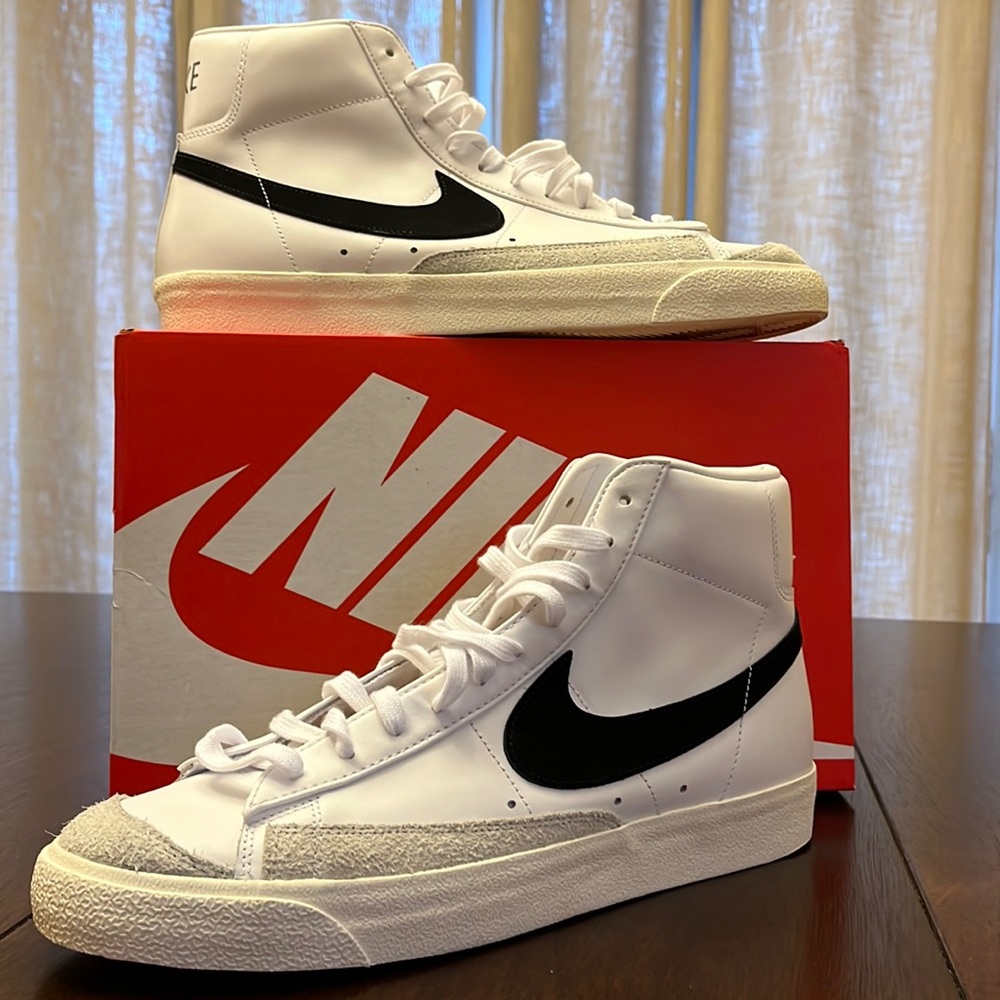 NWT NIKE BLAZER MID 77 VINTAGE WHITE & BLACK